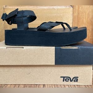 Teva Flatform Platform Leather Thong Sandals. 39